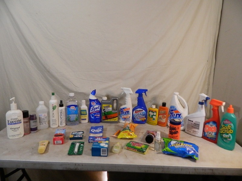 lot 152 image: Personal Products and Cleaning Supplies