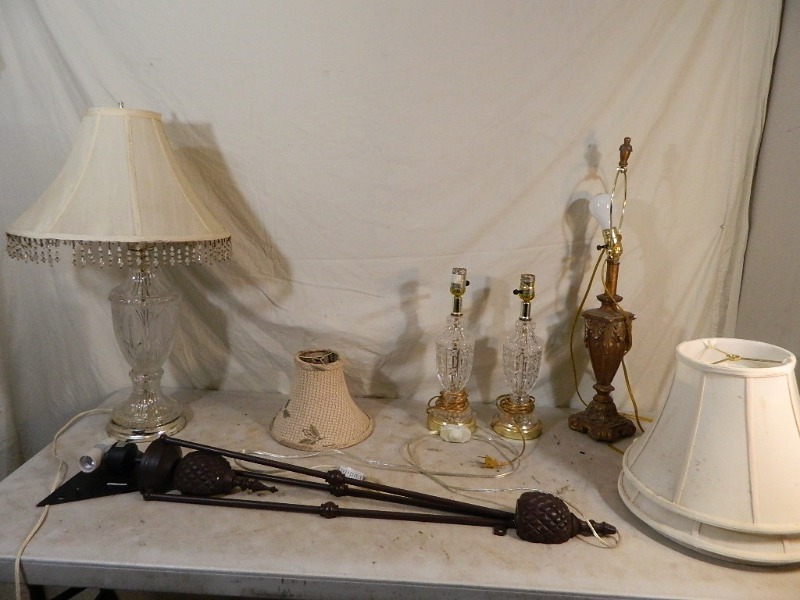lot 154 image: Assorted Lamps and Shades