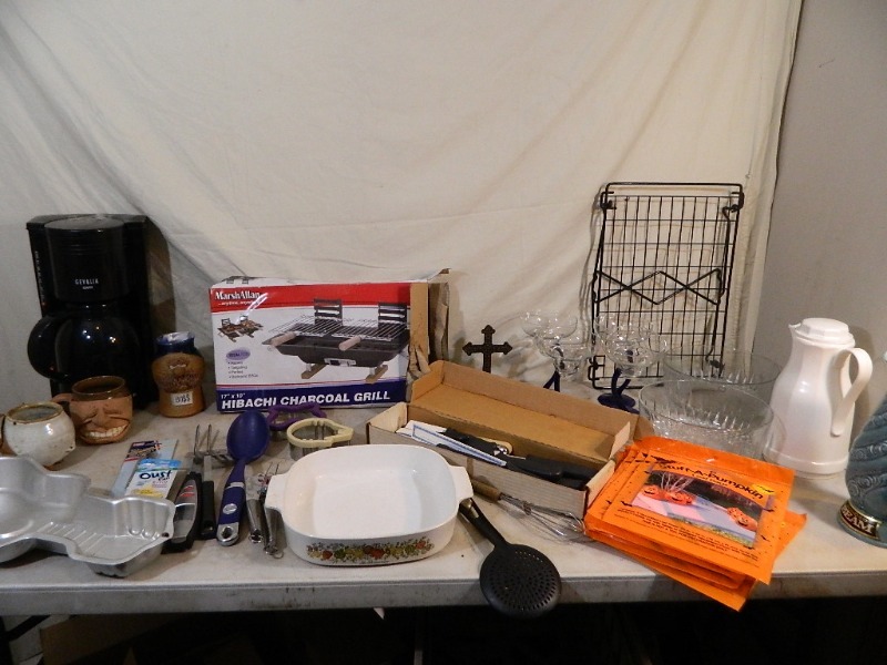 lot 162 image: Kitchen Items
