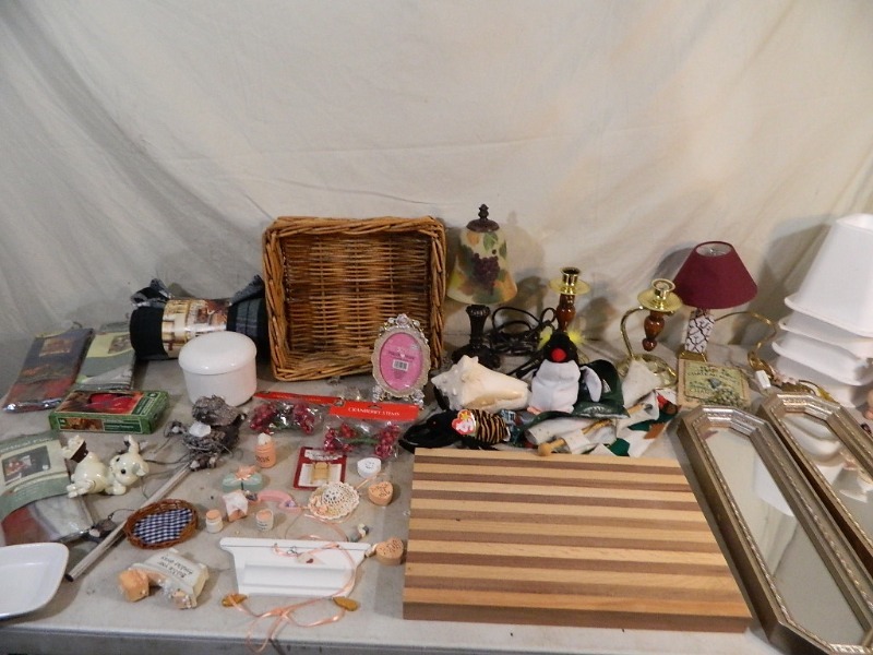 lot 169 image: New Items and Decor