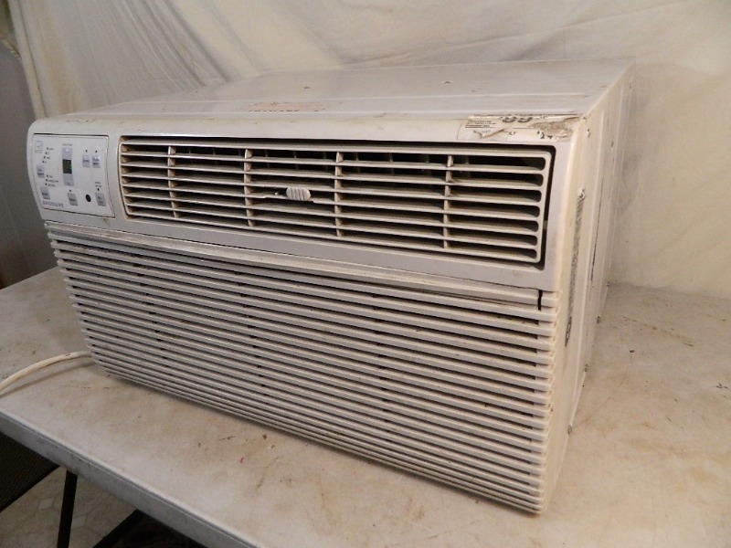 lot 7 image: Frigidaire Window Air Conditioner