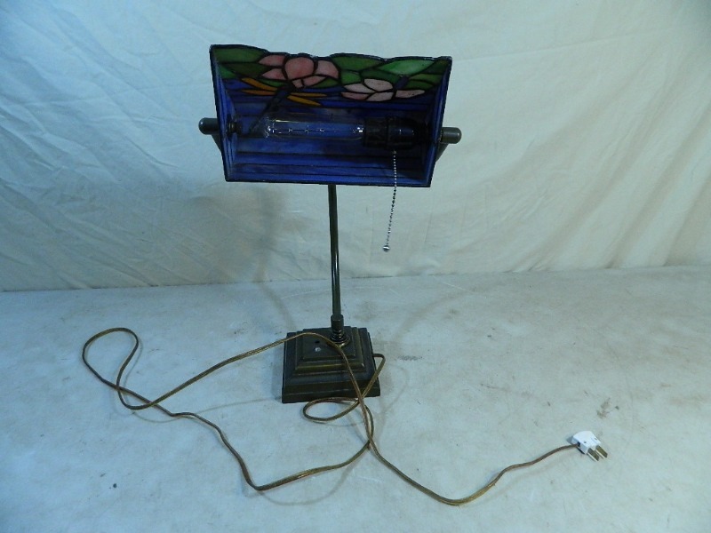 lot 19 image: Old Tiffany Style Desk Lamp