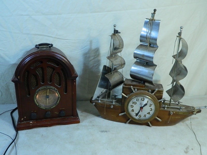 lot 22 image: Old Style Radio and Cool Ship Clock