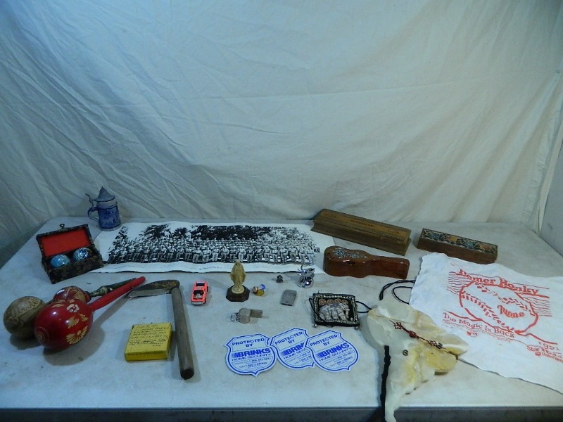 lot 25 image: Assorted Collectibles
