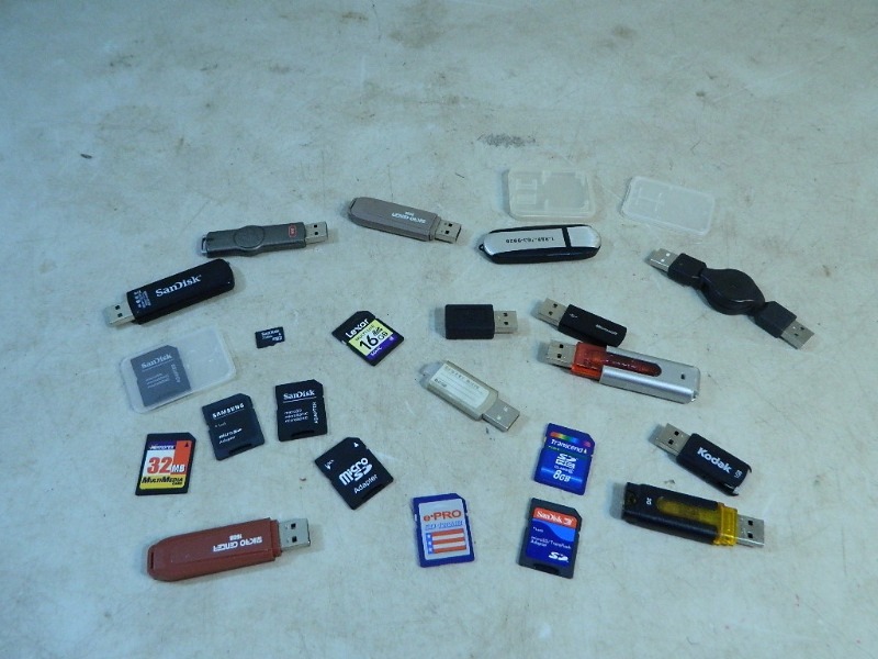 lot 29 image: Memory Cards, Sticks, More