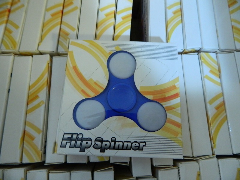 lot 55 image: 60 New Blue LED Fidget Spinners