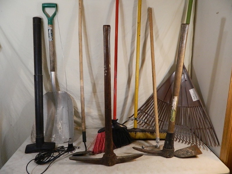 lot 64 image: Long Handle Toools