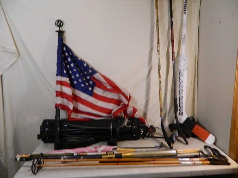 lot 65 image: Golf Clubs, Umbrella, Bat, More