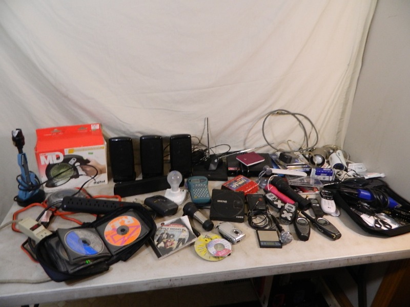 lot 114 image: Assorted Electronics