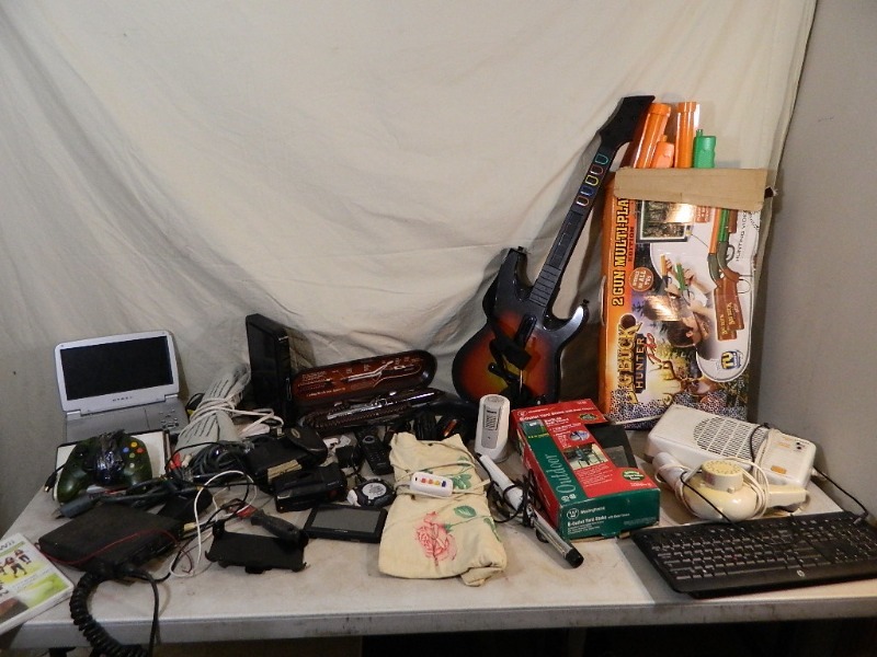 lot 115 image: Assorted Electronics