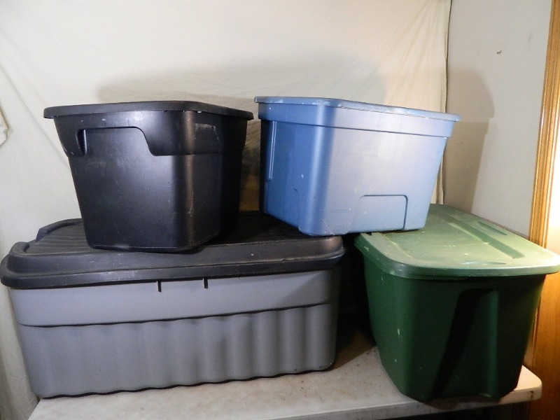 lot 119 image: 4 Totes with Lids
