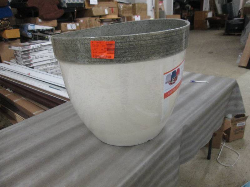 Sanibel 22 in. Lattice White Resin ...