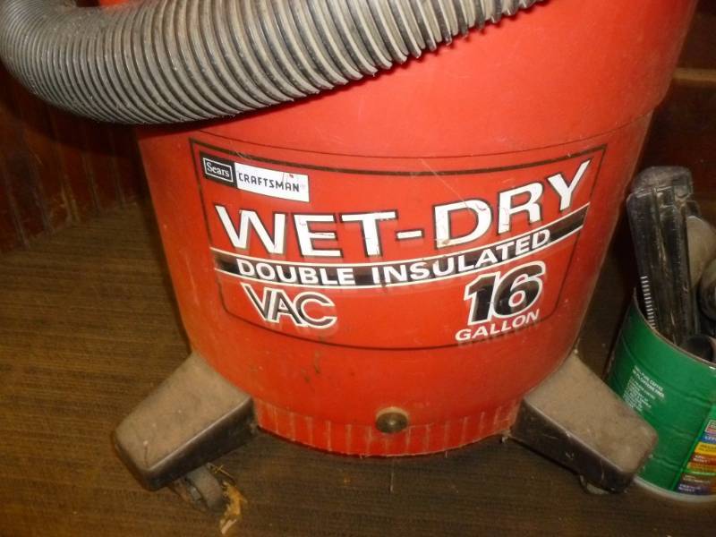 lot 4 image: Shop Vac