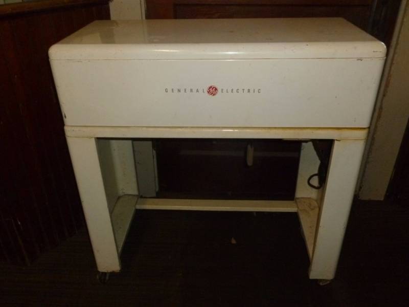 lot 6 image: Vintage Rotary Iron