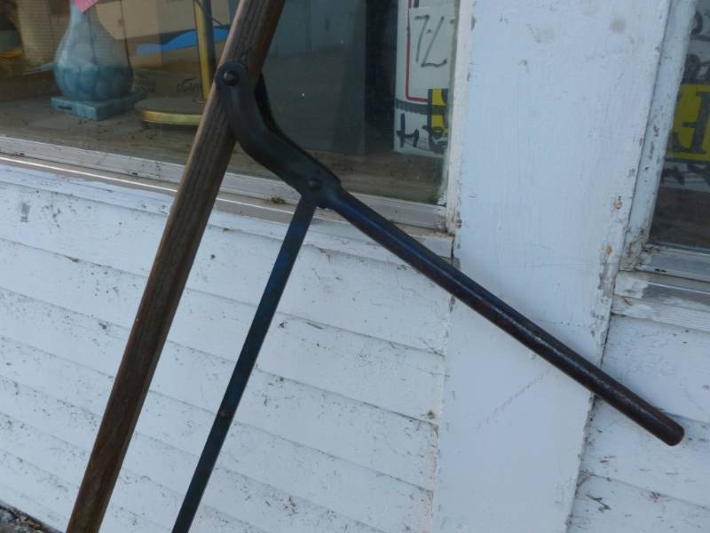 Antique Post Hole Digger Manannah 287 Ammo, Antique Sword, Cast