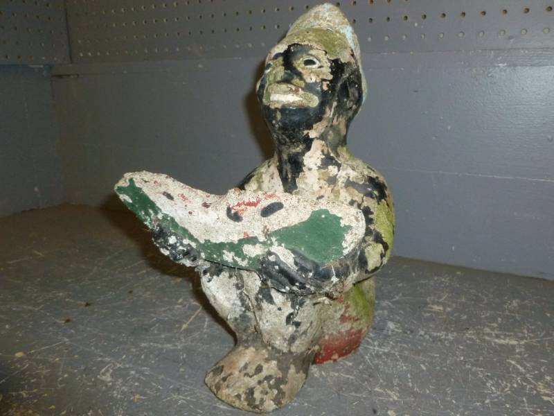 lot 10 image: Vintage Rock Garden Decoration