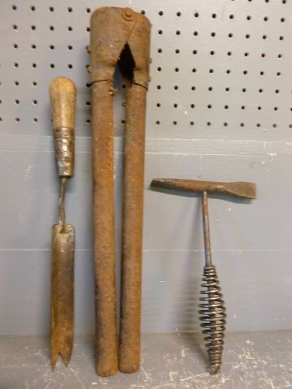 lot 15 image: Vintage Tools