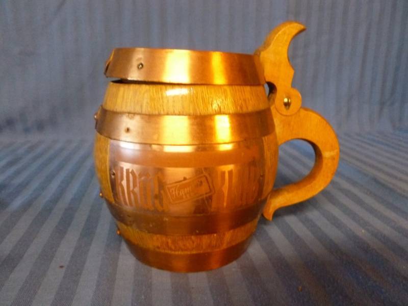 lot 24 image: Vintage Hamms