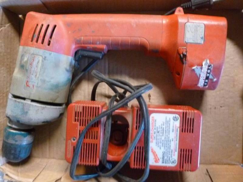 lot 42 image: Milwaukee Cordless Drill