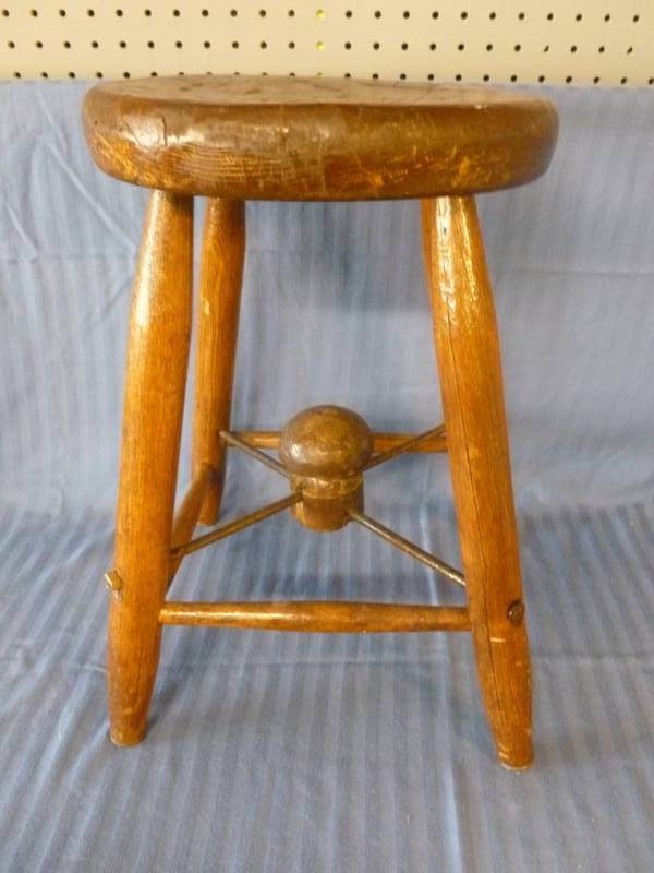 lot 61 image: Vintage Stool