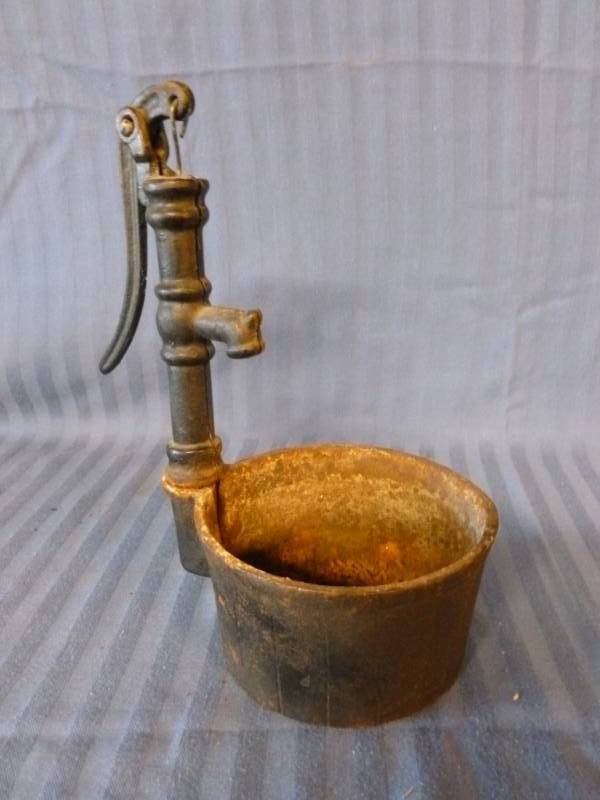 lot 98 image: Cast Iron Decoration