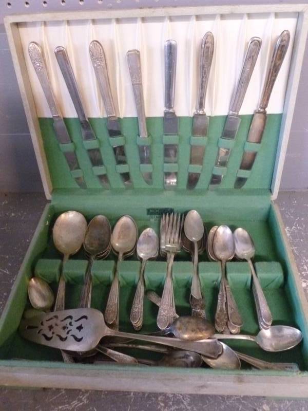 lot 101 image: Vintage Flatware