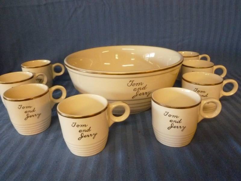 lot 104 image: Vintage Tom And Jerry Set