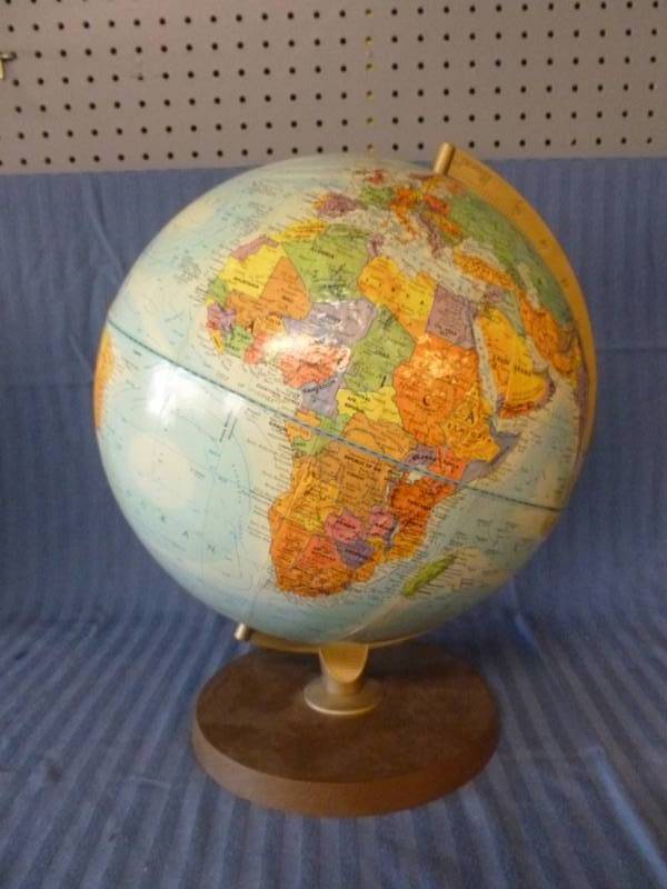 lot 108 image: Vintage Globe