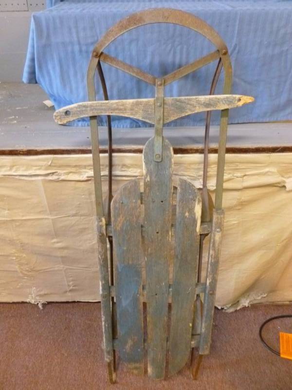 lot 113 image: Vintage Runner Sled