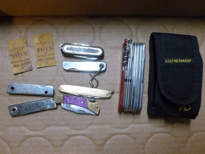 lot 128 image: Pocket Knives