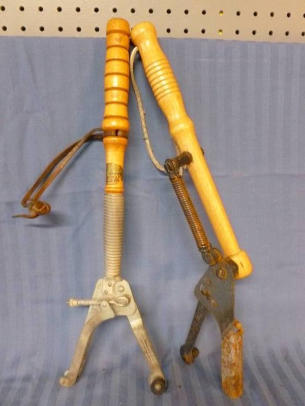 lot 148 image: Vintage Clay Pigeon Throwers