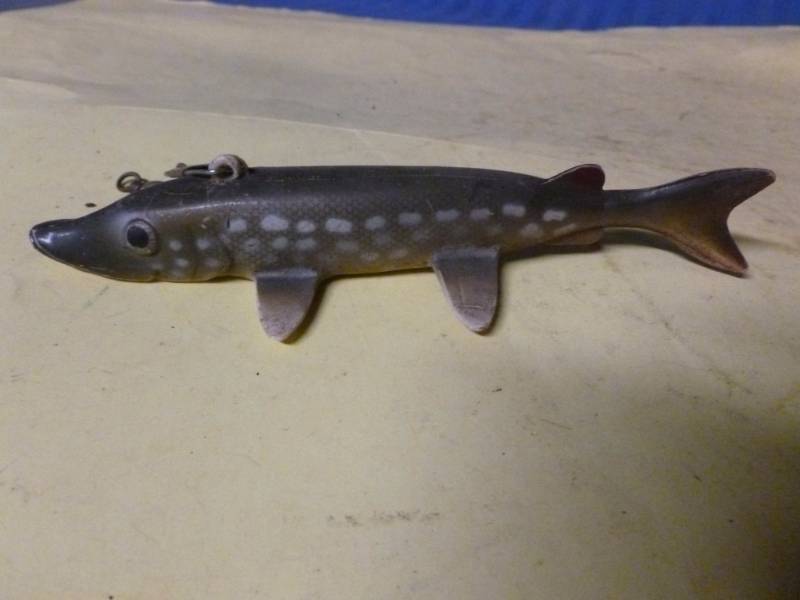 lot 170 image: Vintage Spearing Decoy