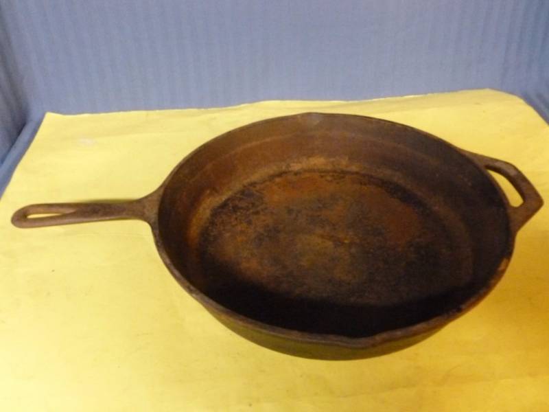 lot 175 image: Cast Iron Pan