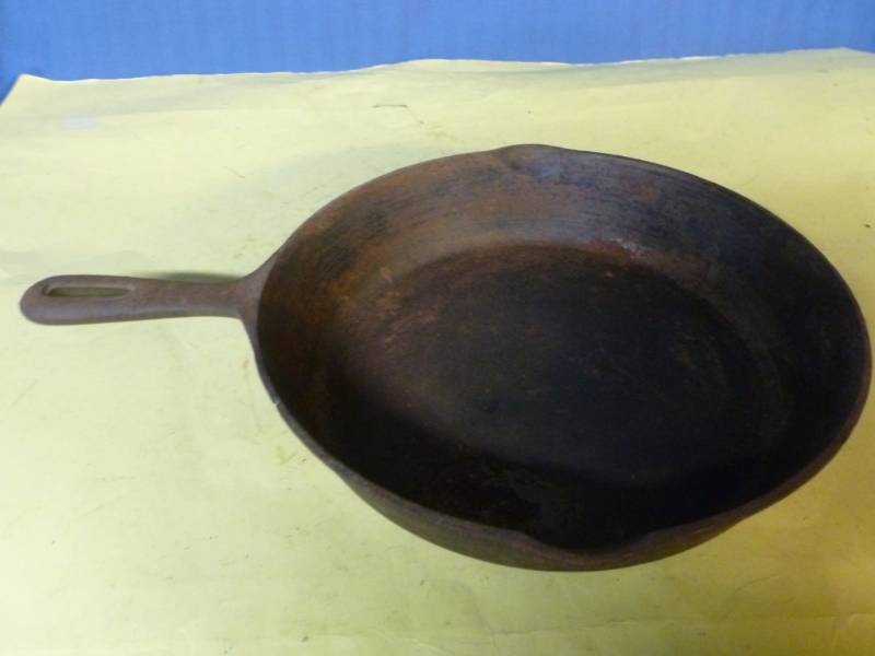 lot 176 image: Cast Iron Pan