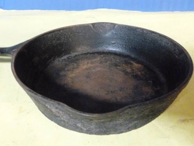 lot 179 image: Cast Iron Pan