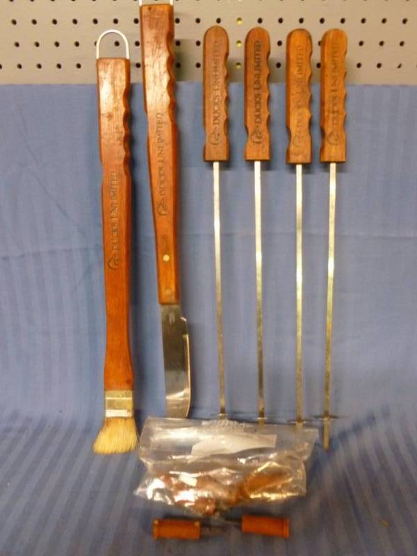 lot 184 image: Grill Set