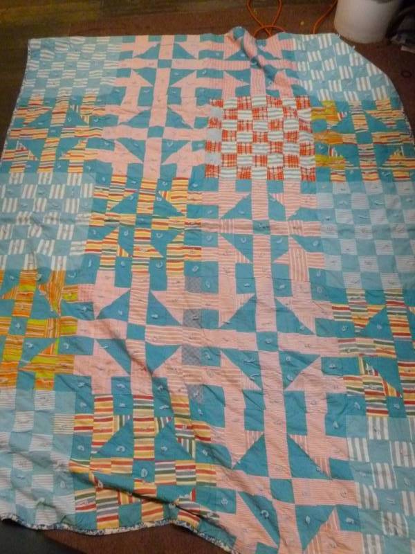 lot 186 image: Vintage Quilt