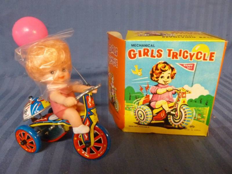 lot 198 image: Vintage Tin Toy