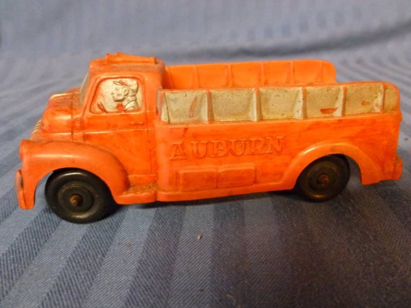 lot 199 image: Vintage Toy