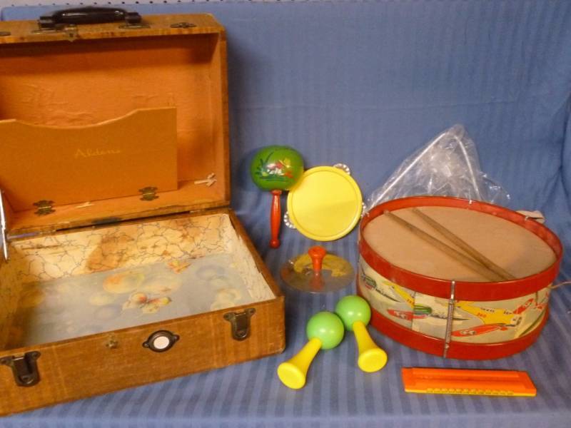 lot 202 image: Vintage Toys