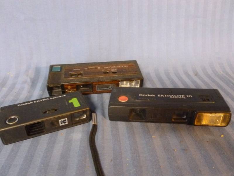 lot 208 image: Cameras