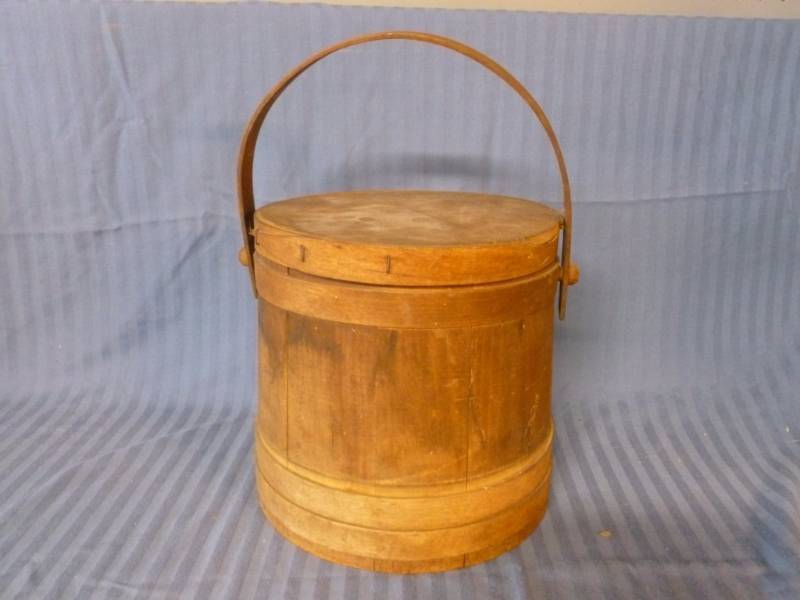 lot 233 image: Vintage Sewing Basket