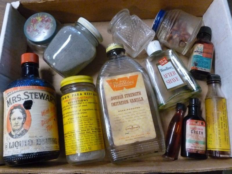 lot 252 image: Vintage Product Containers