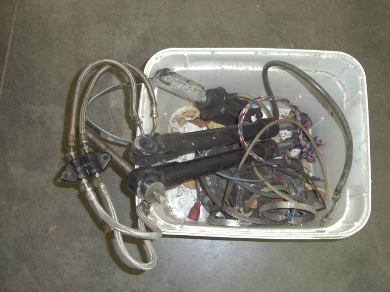 Merc Cruiser Tilt Trim Motor and Hydraulics