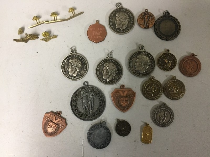 lot 59 image: Medals & Pinbacks - Sporting Events