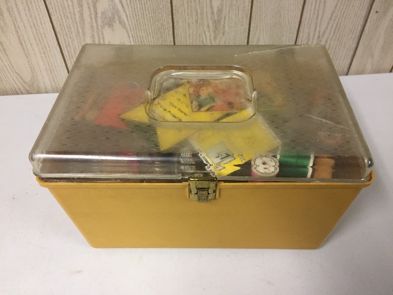 lot 82 image: Vintage Sewing Box & Contents