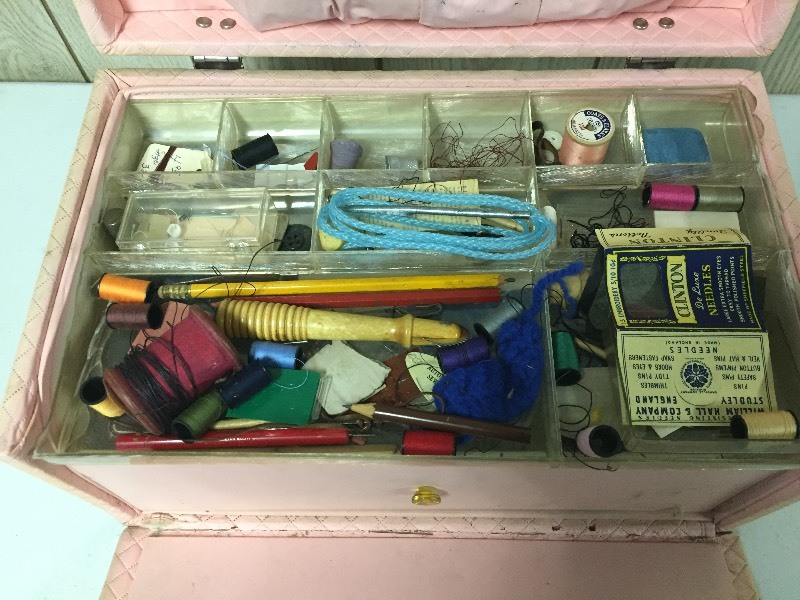lot 83 image: Vintage Sewing Box & Contents