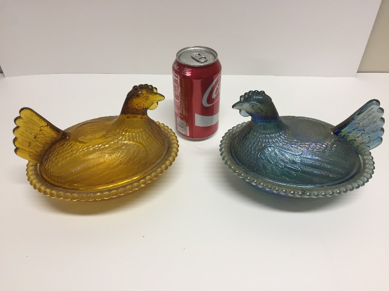 lot 102 image: 2 Covered Chicken Carnival Glass Dishes