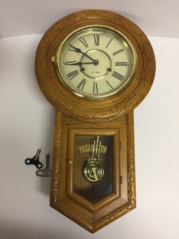 lot 105 image: 31 Day Wood Regulator Clock with Keys