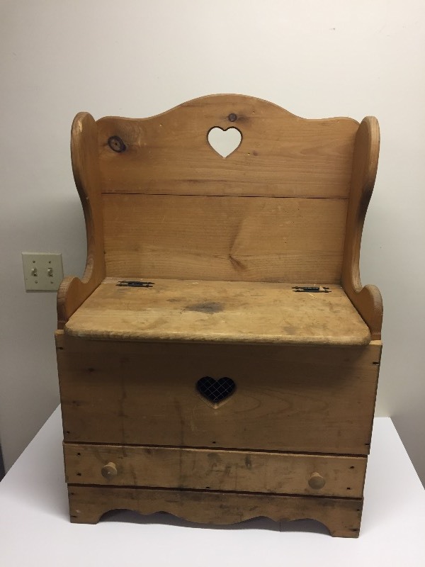 lot 98 image: Wooden Bench with Storage